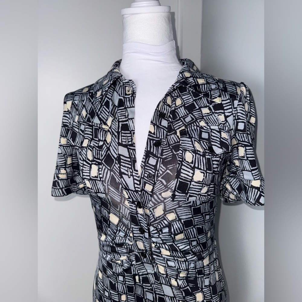 Diane von Furstenberg Silk Collared Printed Dress/Size 6 - Picture 3 of 9